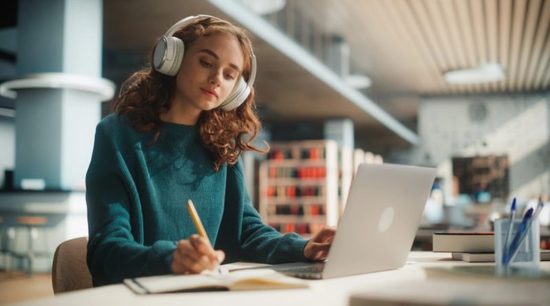 Tips Memilih Gadget Laptop Ringan untuk Mahasiswa dan Pekerja Remote